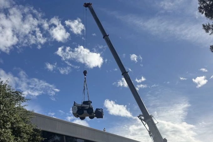BAC22A setting a skidsteer to the roof